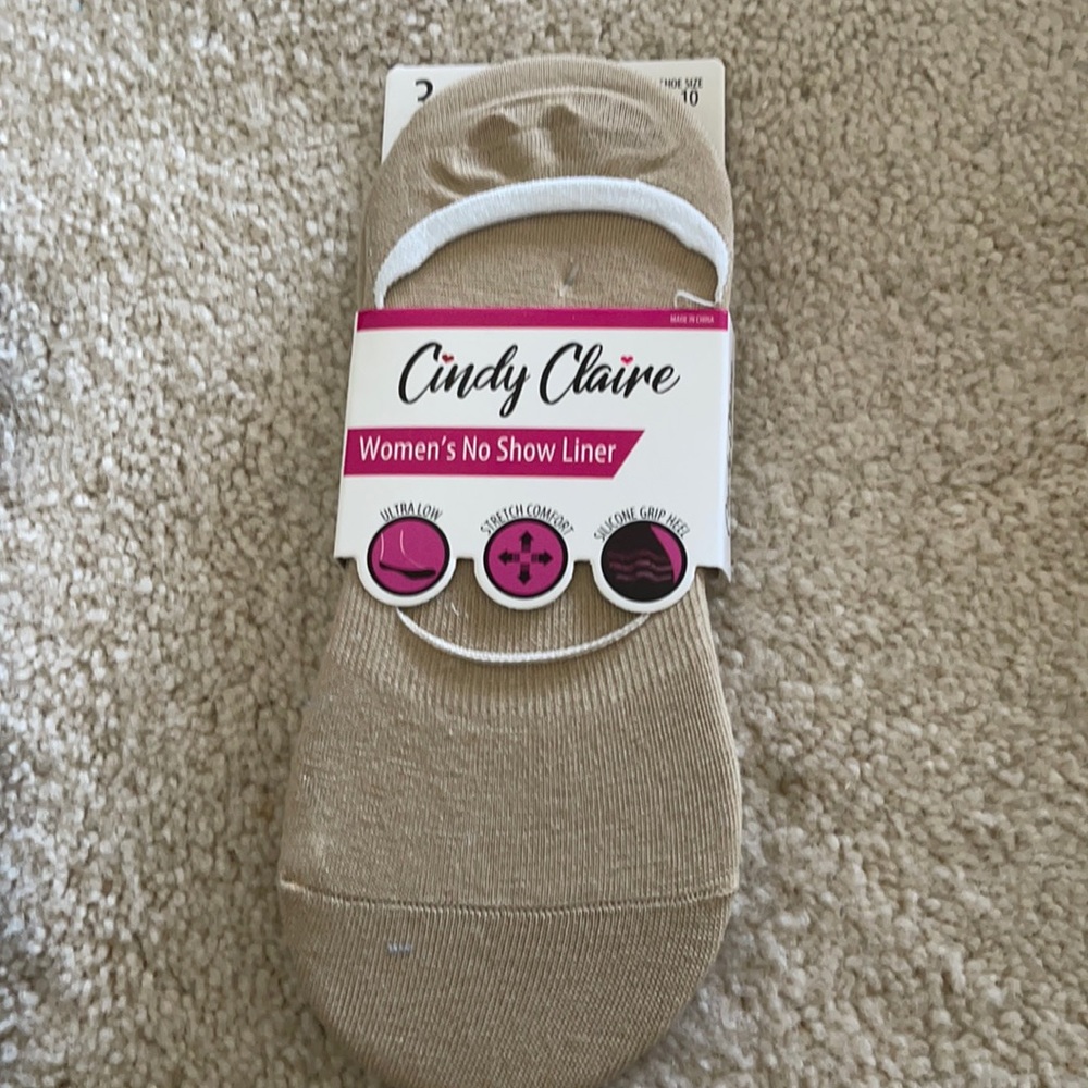 Beige no-show socks